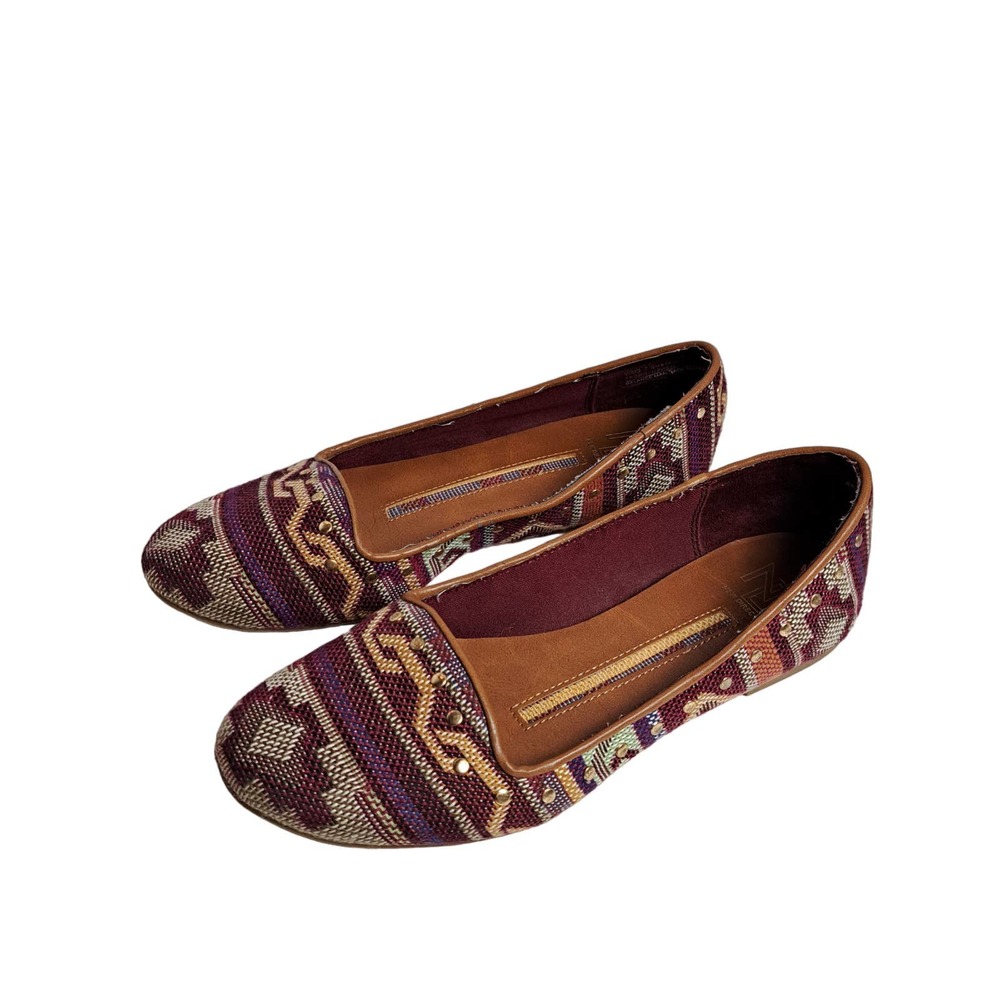 New Directions Womens Flats sz 7 Multi Color Aztec Native Design Gold Studs